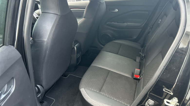 Nissan Juke 1.0 DiG-T N-Connecta 5dr DCT Petrol Hatchback